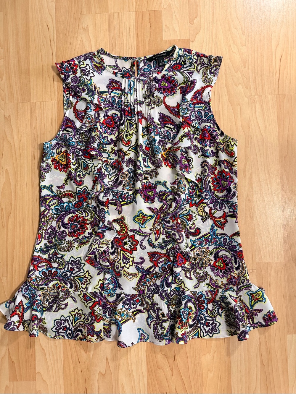 Banana Republic Sleeveless White Paisley Blouse